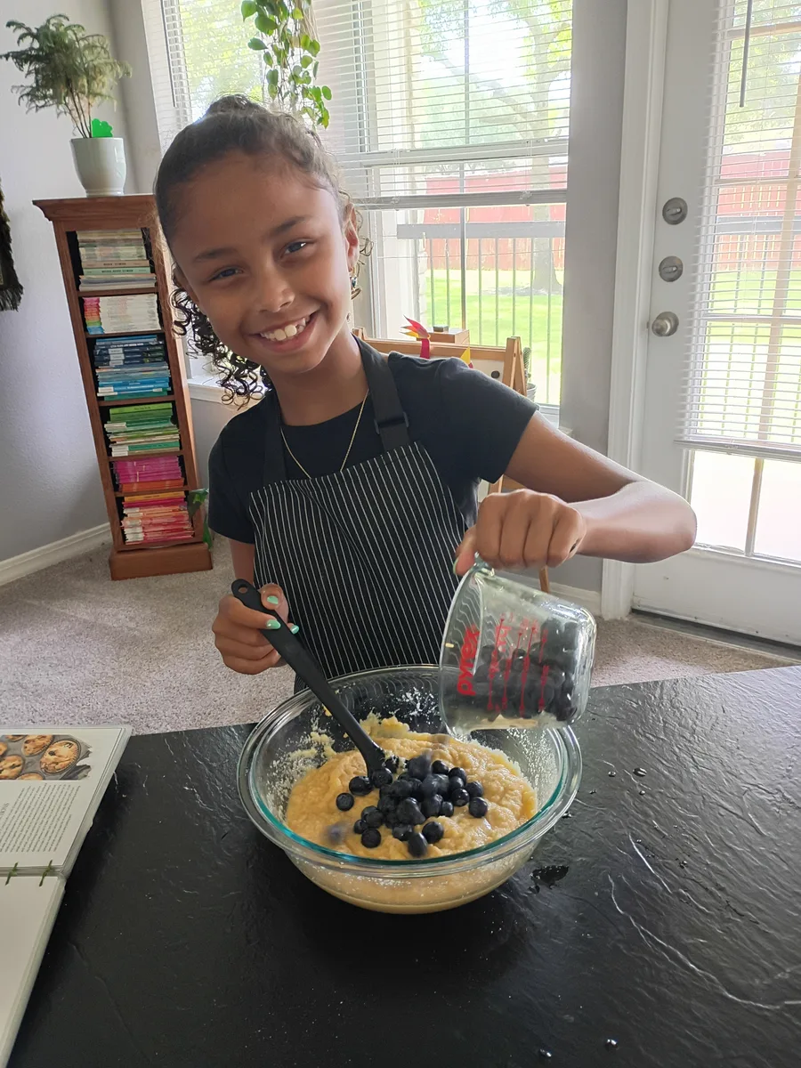 Children cooking at the kitchen table